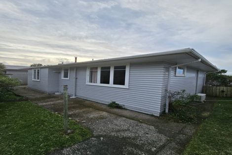 Photo of property in 7 Balmain Street, Newlands, Wellington, 6037