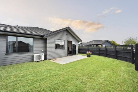 Photo of property in 18 Faber Place, Rototuna North, Hamilton, 3210