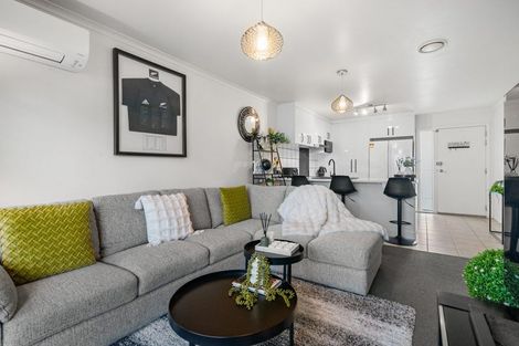 Photo of property in 14/12a Tironui Station Road East, Papakura, 2112