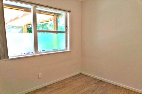 Photo of property in 71 Chivalry Road, Glenfield, Auckland, 0629