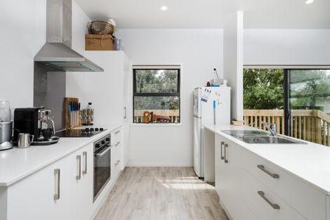 Photo of property in 8 Landow Place, Henderson, Auckland, 0612