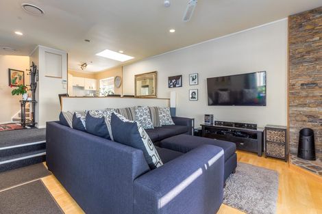 Photo of property in 2/56 Kiwi Esplanade, Mangere Bridge, Auckland, 2022