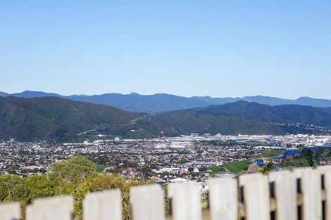 Photo of property in 5 Saint Elizabeth Heights, Normandale, Lower Hutt, 5010