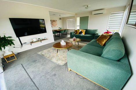 Photo of property in 52 Allington Road, Massey, Auckland, 0614