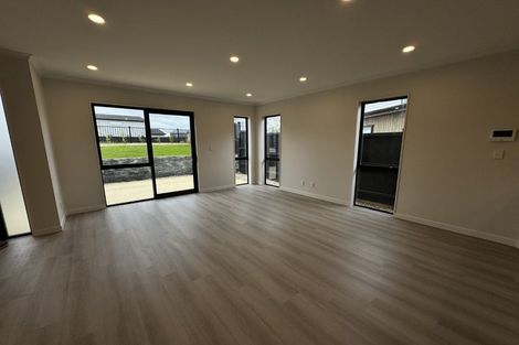 Photo of property in 3 Kikorangi Drive, Wainui, Silverdale, 0992