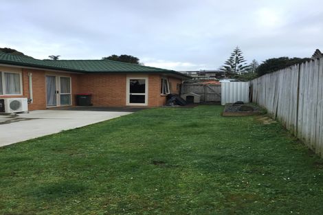 Photo of property in 16 Reremanu Place, Weymouth, Auckland, 2103