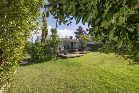 Photo of property in 201 Edmonton Road, Te Atatu South, Auckland, 0610