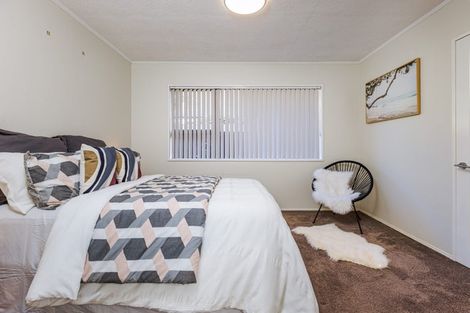 Photo of property in 7 Zenith Place, Conifer Grove, Takanini, 2112