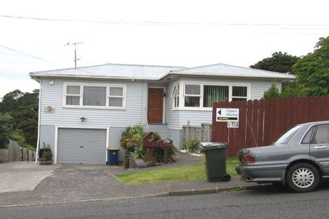 Photo of property in 2/33 Stanley Road, Glenfield, Auckland, 0629