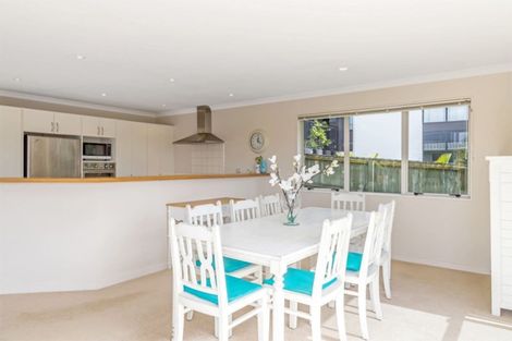 Photo of property in 32 Pohutukawa Avenue, Red Beach, 0932
