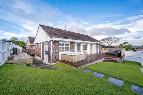 Photo of property in 1/3 Benygloe Place, Highland Park, Auckland, 2010