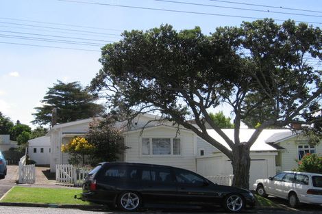 Photo of property in 9 William Bond Street, Stanley Point, Auckland, 0624