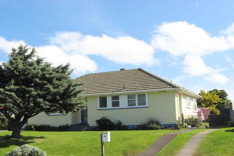 Photo of property in 16 Armstrong Place, Gonville, Whanganui, 4501