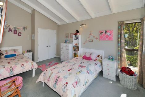 Photo of property in 909 East Coast Road, Northcross, Auckland, 0632