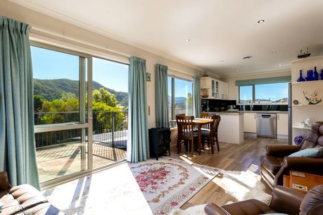 Photo of property in 255 Waikawa Road, Waikawa, Picton, 7220