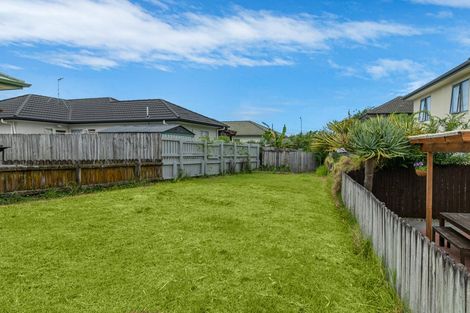 Photo of property in 8 Lucienne Drive, Ranui, Auckland, 0612