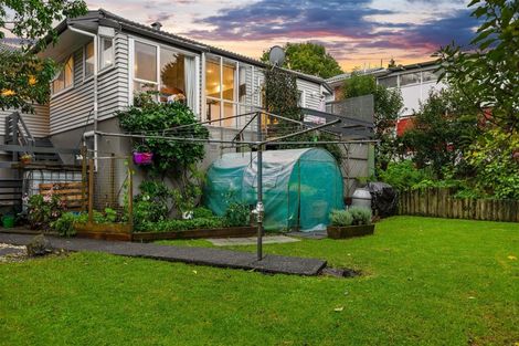 Photo of property in 42 Rehia Road, Massey, Auckland, 0614