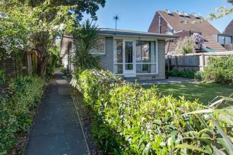 Photo of property in 2/96 Aikmans Road, Merivale, Christchurch, 8014