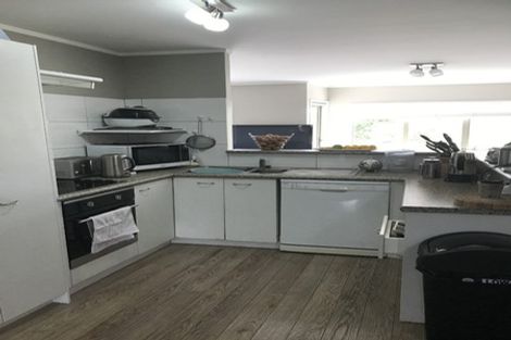 Photo of property in The Haven, 4/120 Beach Haven Road, Beach Haven, Auckland, 0626