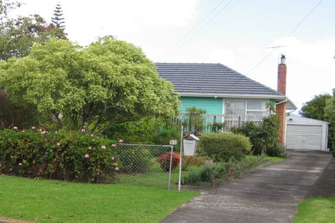 Photo of property in 11 Neil Avenue, Te Atatu Peninsula, Auckland, 0610