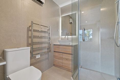 Photo of property in 86a Kervil Avenue, Te Atatu Peninsula, Auckland, 0610