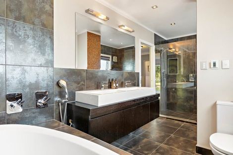 Photo of property in 873 Waitakere Road, Kumeu, 0891