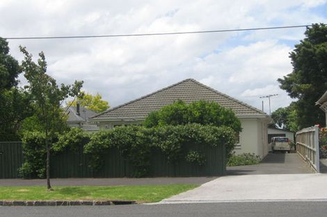 Photo of property in 7 Adam Street, Greenlane, Auckland, 1051