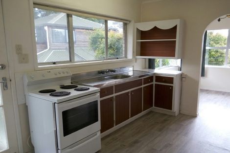 Photo of property in 2/59 Pupuke Road, Birkenhead, Auckland, 0627