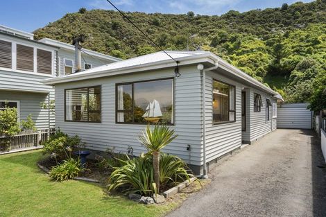 Photo of property in 188 Breaker Bay Road, Breaker Bay, Wellington, 6022