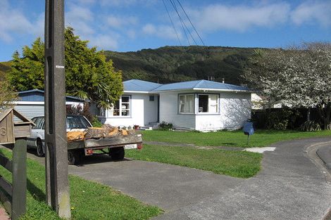 Photo of property in 5 Willow Grove, Wainuiomata, Lower Hutt, 5014