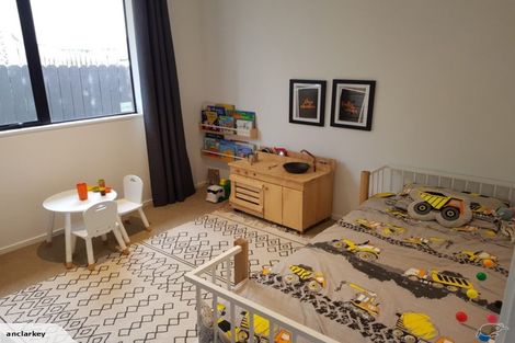 Photo of property in 2/17 Heathglen Place, Bayview, Auckland, 0629