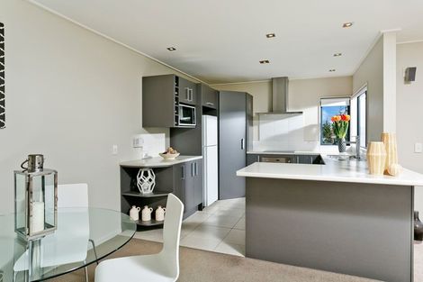 Photo of property in 229a Wairau Road, Totara Vale, Auckland, 0627