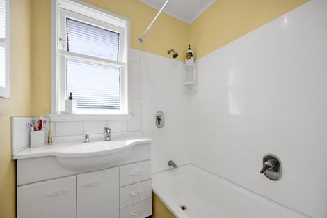 Photo of property in 15a Pratt Street, Waitara, 4320