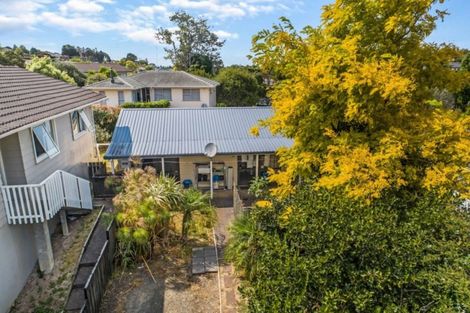 Photo of property in 42 Vina Place, Massey, Auckland, 0614