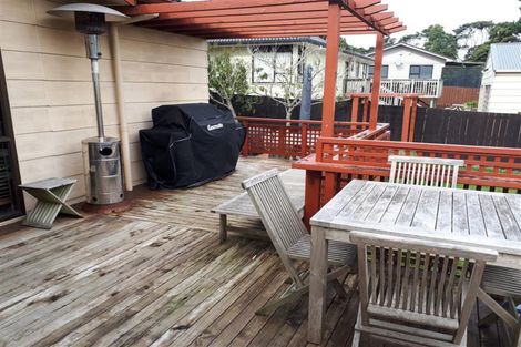 Photo of property in 5 West Harbour Drive, West Harbour, Auckland, 0618