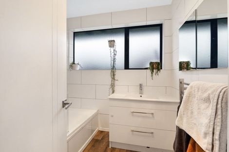 Photo of property in 28 Denise Crescent, Hornby, Christchurch, 8042