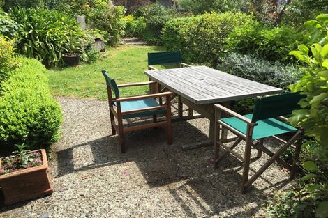 Photo of property in 5 Naera Place, Kawaha Point, Rotorua, 3010