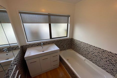 Photo of property in 15 Lyren Place, Half Moon Bay, Auckland, 2012
