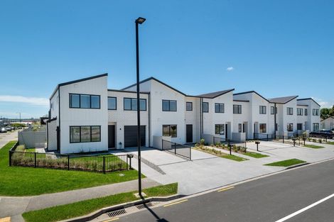 Photo of property in 12 George Cole Lane, Takanini, 2112