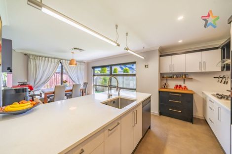 Photo of property in 8a Glen Iris Grove, Woburn, Lower Hutt, 5010