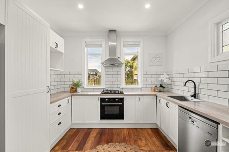 Photo of property in 156 Kings Crescent, Hutt Central, Lower Hutt, 5010