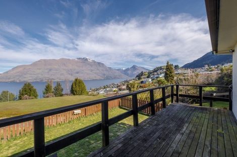 Photo of property in 14a Cameron Place, Fernhill, Queenstown, 9300