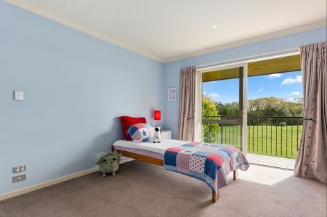 Photo of property in 100 Willowview Drive, Redwood, Christchurch, 8051