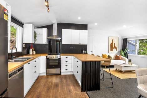 Photo of property in 30 Hawkhurst Road, Lyttelton, 8082