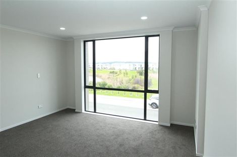 Photo of property in 9 Karokaro Road, Takanini, 2112