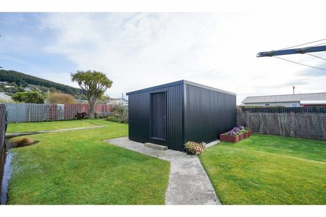 Photo of property in 220 Marine Parade, Bluff, 9814
