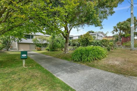 Photo of property in 4 Ranui Terrace, Tawa, Wellington, 5028
