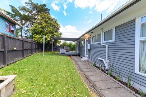 Photo of property in 1/48 Bond Crescent, Forrest Hill, Auckland, 0620