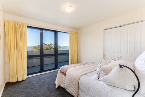 Photo of property in 5 Saint Elizabeth Heights, Normandale, Lower Hutt, 5010