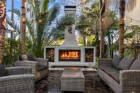 Photo of property in 52 The Circle, Manly, Whangaparaoa, 0930